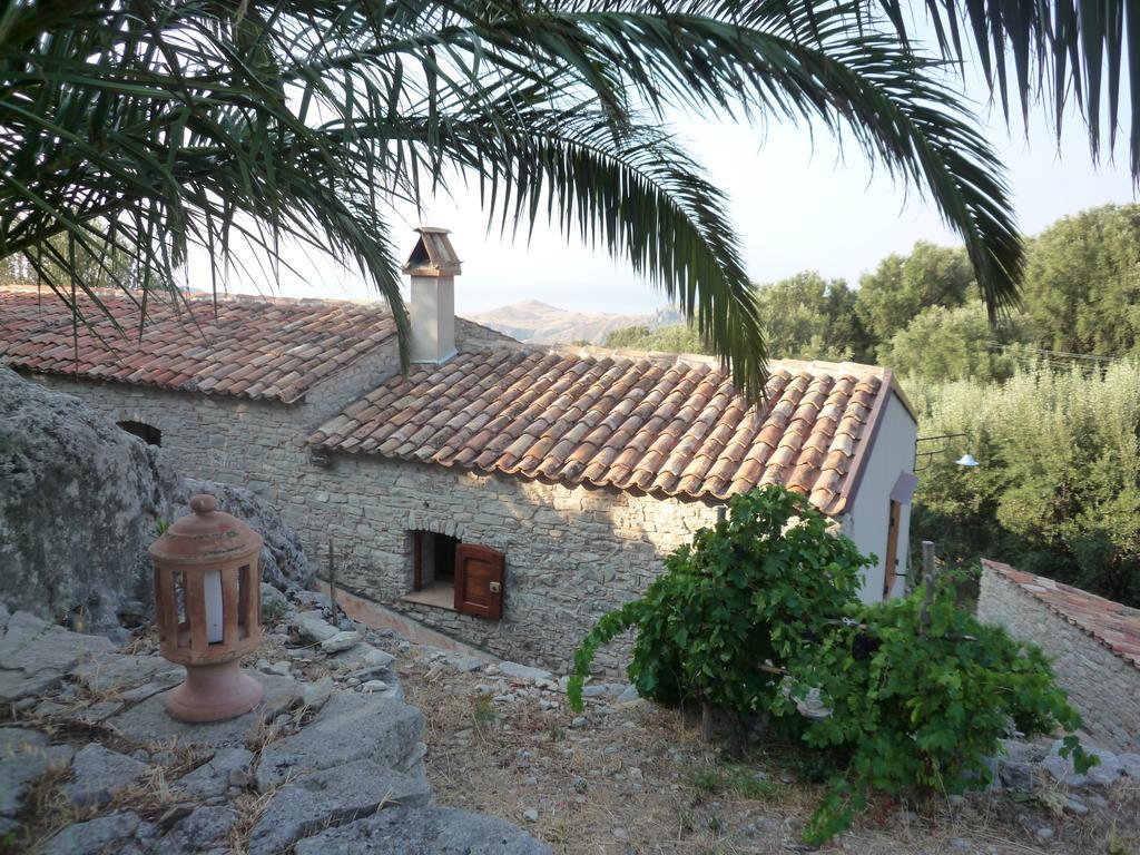 مبيت وإفطار San Pantaleone Rocca Del Vento الغرفة الصورة